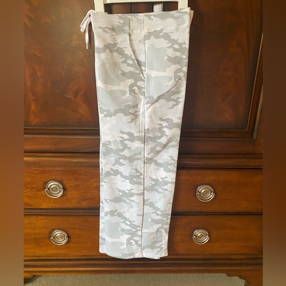 Camo Avia new with tag camo wide leg sweat pants.